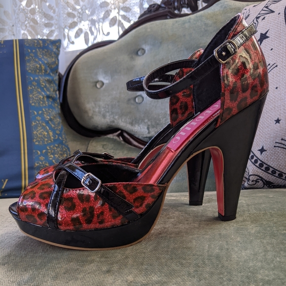 Bordello red leopard vinyl heels - Picture 4 of 10